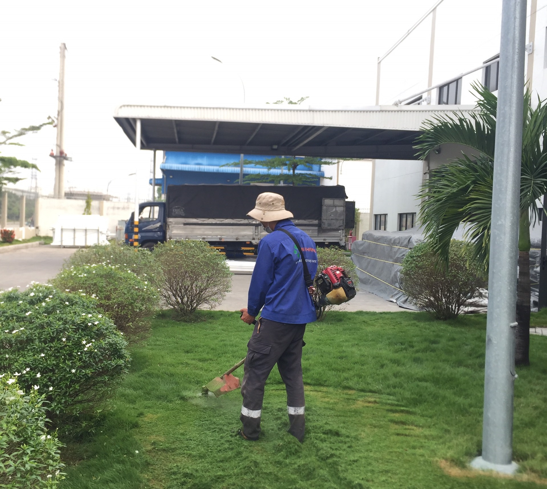 Dịch vụ cắt cỏ KCN Rạch Bắp Bình Dương