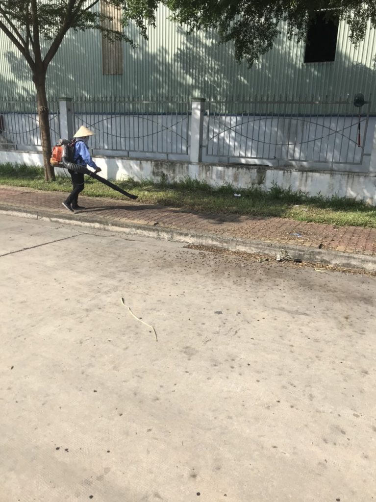 Dịch vụ phát cỏ hoang chuyên nghiệp